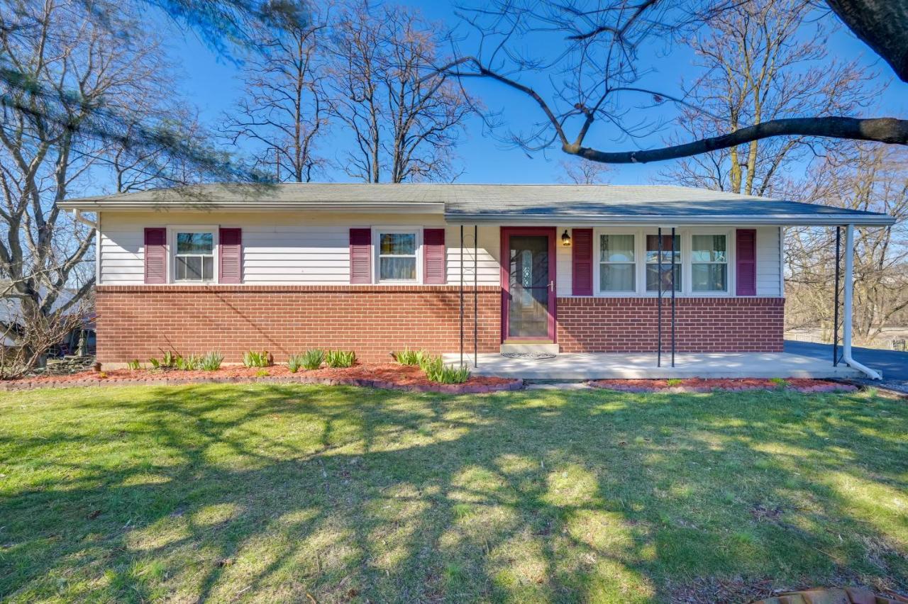 Convenient With Deck! Casa de férias Hummelstown
