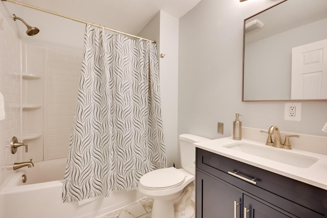 Convenient With Deck! Hummelstown