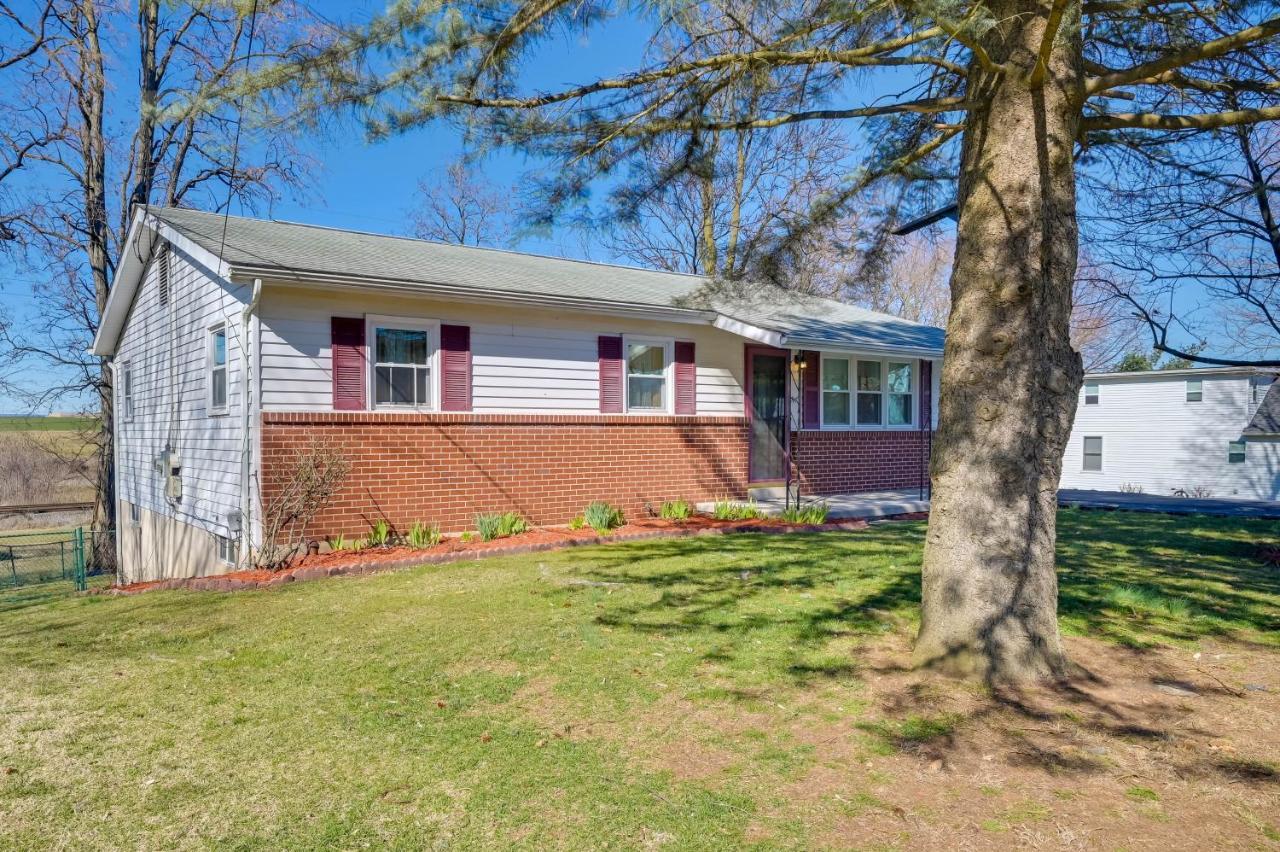 Convenient With Deck! Hummelstown